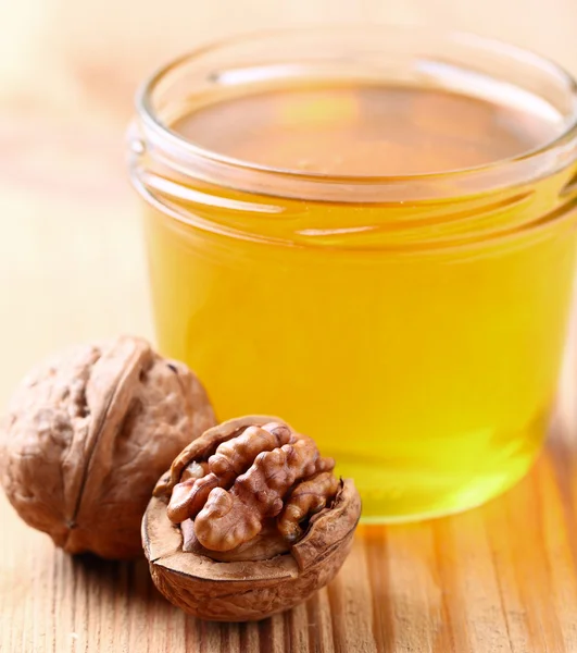 Honey with walnuts — Stock Photo, Image