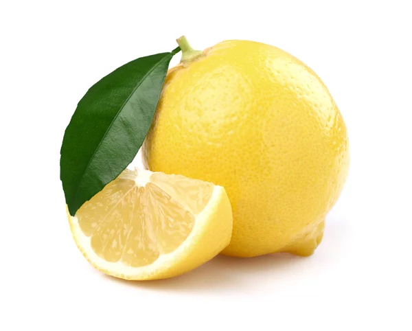 Сочный лимон с листом — стоковое фото