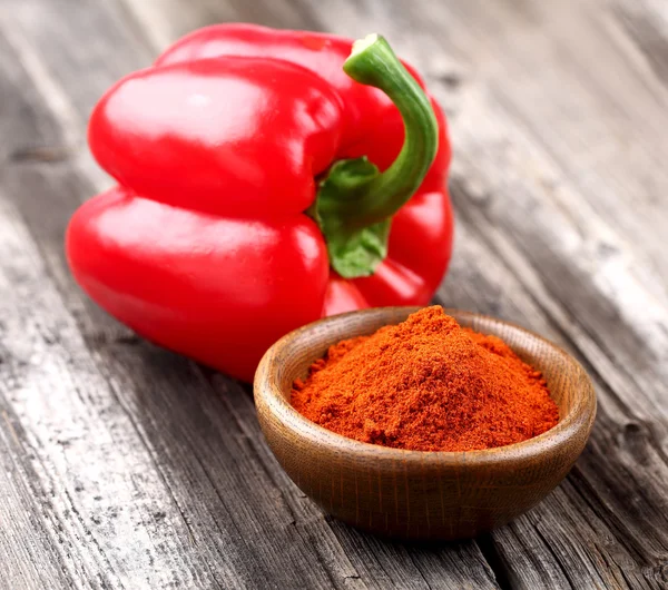 Paprika with fresh pepper — Stock Photo, Image