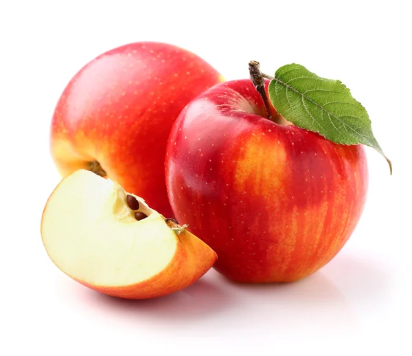 Söta äpplen med blad — Stockfoto