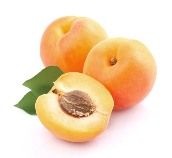 Apricots with leaf — Stock Photo, Image