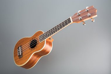 Hawai gitar gitar gri arka plan üzerinde 