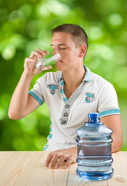 Guy drinking water — Stock Photo, Image