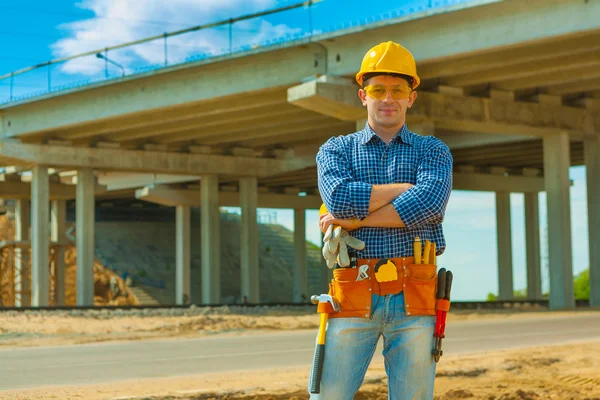 Ein Bauunternehmer auf der Baustelle — Stockfoto