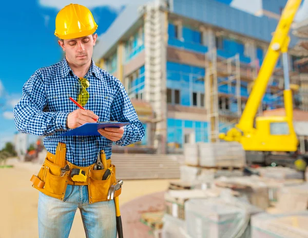 Contractor writing in clipboard — Stock Photo, Image
