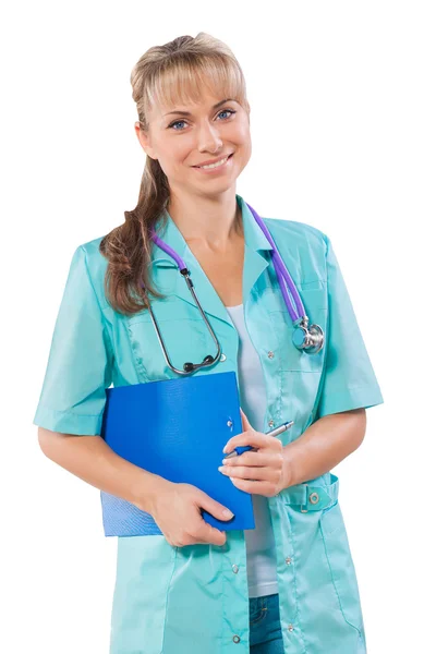Mooie vrouwelijke arts met blauwe Klembord geïsoleerd op wit — Stockfoto