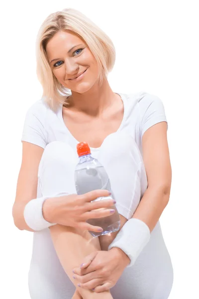 Beautiful fitness lady sitting isolated — Stock Photo, Image