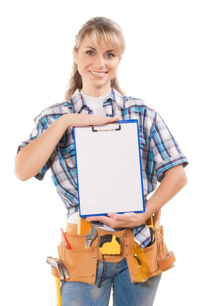 Hermosa trabajadora mostrando portapapeles en blanco con hoja blanca — Foto de Stock