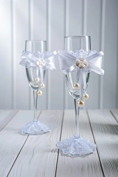 Wedding ornated wineglasess — Stock Photo, Image