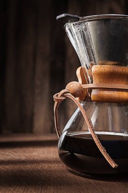 Lezzetli Kahve yapmak için alternatif Metod. Glass Coffee Dripper. Sıcak Taze Taze Taze Kahve. Görüntüyü Kapat