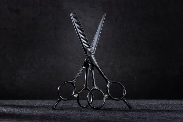 Profesional Barber Hair Cutting Gunting Dan Thinning Shears Penata Rambut Stok Foto Bebas Royalti