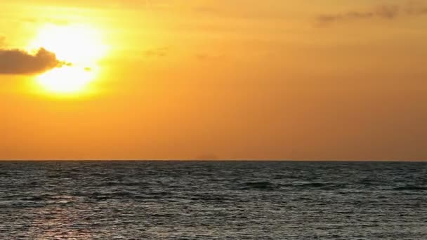 Ocean przed zachodem słońca — Wideo stockowe