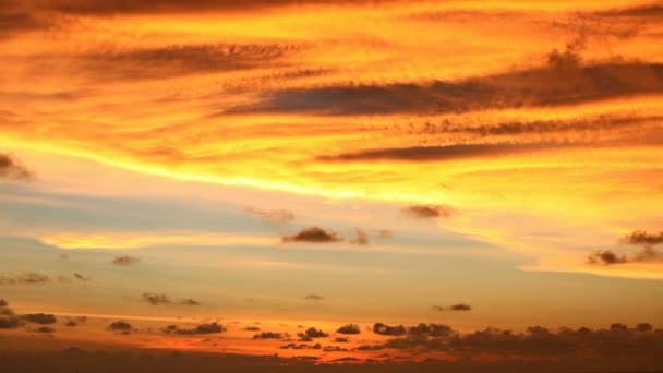 Cielo anaranjado al atardecer - lapso de tiempo — Vídeo de stock