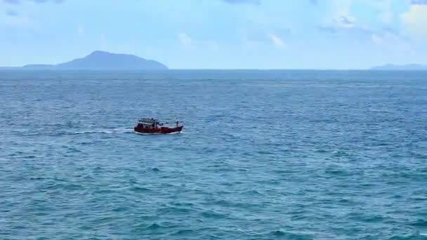 1920x1080 vídeo - Pequeno barco de pesca no mar — Vídeo de Stock