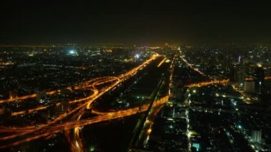 video 1920 x 1080 - havadan görünümü gece ışıklı cityscape kavşak ile
