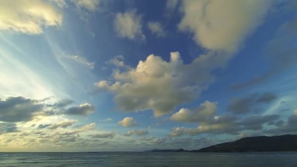 Video 1920x1080 - Nuvens sobre o oceano. Boa noite, Tailândia — Vídeo de Stock