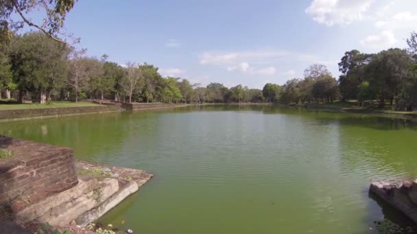 Video 1920x1080 - Anuradhapura, Sri Lanka - one of the biggest swimming pools in the world — Stock Video