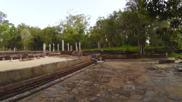 Video 1920 x 1080 - sri Lanka, anuradhapura antik bir Budist tapınağı kalıntıları. — Stok video