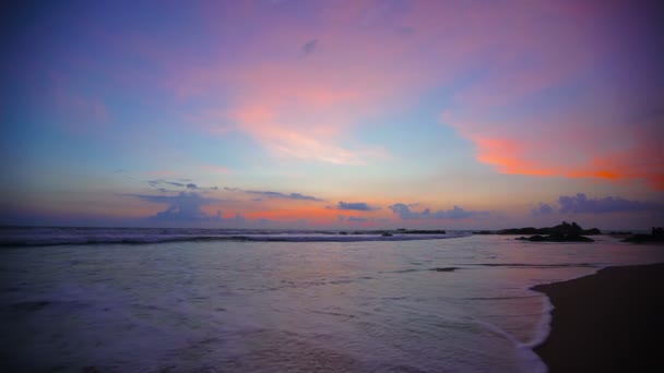 Video 1920 x 1080 - avond tropische zandstrand bij zonsondergang — Stockvideo