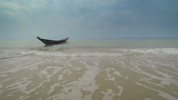 1920x1080 video - Old wooden fishing boat anchored off — Stock Video