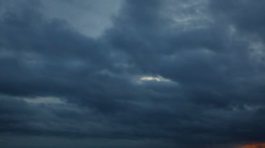 bulutlar ile video 1920 x 1080 - karanlık gece timelapse. fırtına geliyor