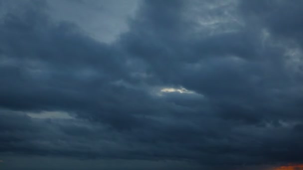 Video 1920x1080 - düsterer nächtlicher Zeitraffer mit Wolken. Sturm im Anmarsch — Stockvideo