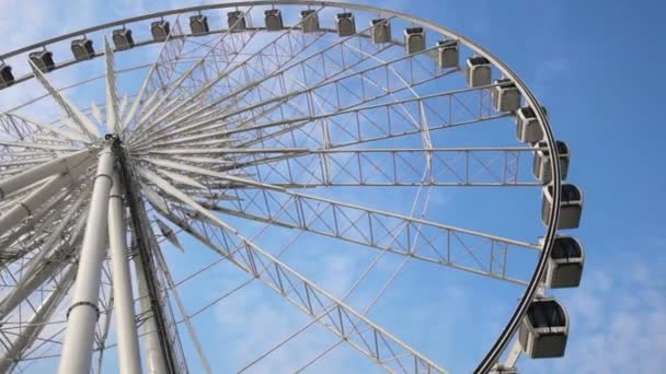 Video 1920x1080 - Ferris wheel against the sky close-up — Stock Video