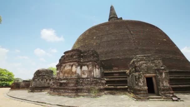 Vídeo 1920 x 1080 - hitos de sri lanka - stupa marrón antiguo. Polonnaruwa — Vídeo de stock