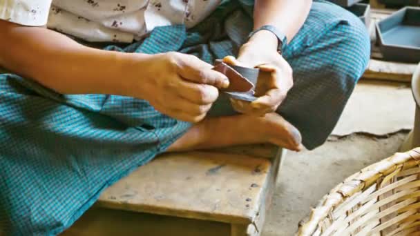 Video 1920x1080 - People working in the workshop. Burma — Stock Video