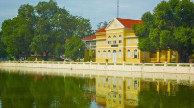 video 1080p - Tayland, ayuthaya, bang pa yılında Sarayı. büyük sarı ev
