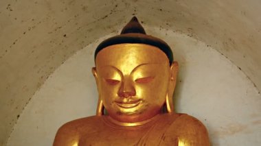 video 1920 x 1080 - yaldızlı Buda heykeli yakın. Burma, bagan