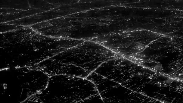 Video 1920x1080 - Luci notturne della città. Vista dalla finestra dell'aereo — Video Stock