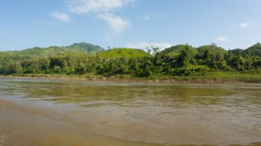 video 1920 x 1080 - mekong Nehri kıyısında. tekne görüntüleyin. Laos