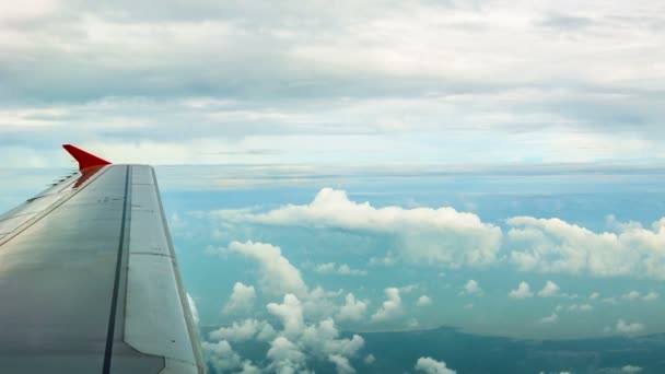 Video 1920x1080 - View through the window of the passenger aircraft — Stock Video