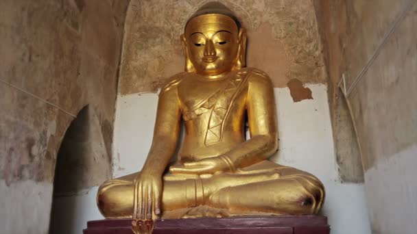 Video 1920x1080 Statua in pietra di un Buddha seduto da vicino. Bagan, Birmania — Video Stock