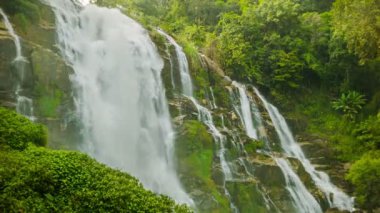 video 1920 x 1080 - yüksek dağ şelale yakınında chiang mai, Tayland