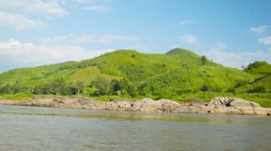 video 1920 x 1080 - mekong Nehri kıyısında. tekne görüntülemek