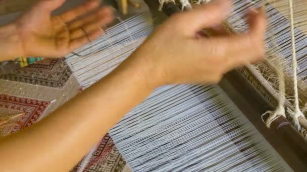 Vidéo 1920x1080 - Produire des tissus avec motif - ancienne façon traditionnelle — Video