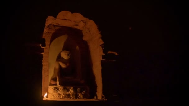 High definition video - Dark gloomy room in a Buddhist temple lit one candle — Stock Video