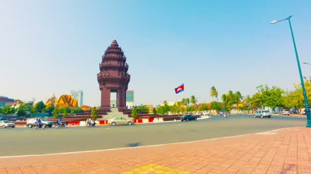 Nagy felbontású videó - Függetlenség-emlékmű Phnompen városában — Stock videók