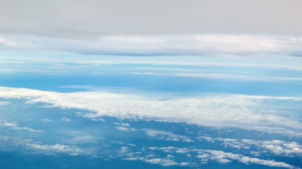 Vídeo de alta definição - Vista do avião. Nuvens acima e abaixo — Vídeo de Stock