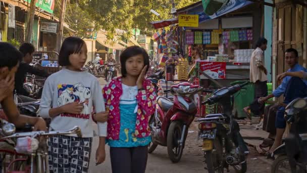 BAGAN, MYANMAR - 11 JAN 2014: People on retail street near open market — Stock Video