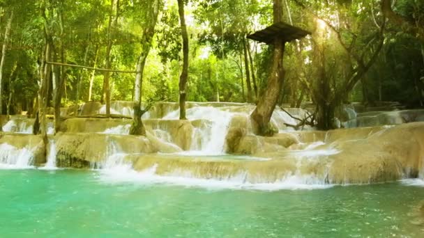 Video 1080p - kouang si wasserfall, laos, luang prabang. Blick mit Schwenk — Stockvideo