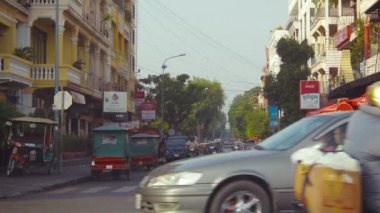 Phnom penh, Kamboçya - 29 Aralık 2013: normal sokak trafik