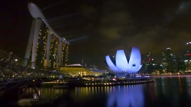 Σιγκαπούρη - περίπου Δεκεμβρίου 2013: θέα στη γέφυρα και το ξενοδοχείο Μαρίνα κόλπο — Αρχείο Βίντεο