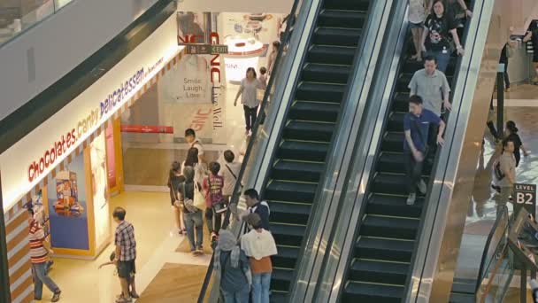 SINGAPORE - CIRCA DEC 2013: Shoppers are moving on the floors and escalators — Stock Video