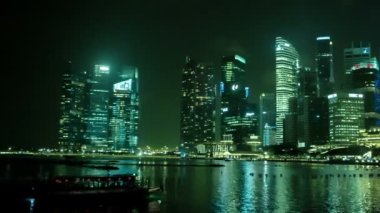 Singapur - Ocak 2014 yaklaşık: zevk iş merkezi ofis Kulesi yakınında tekneler