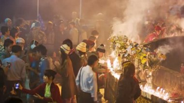 Mon devlet, myanmar - 04 Ocak 2014: Yerel halkın kyaiktiyo pagoda (altın rock yakınındaki)