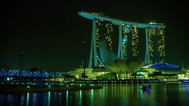 Singapur - około jan 2014: widok wieczór marina bay sands — Wideo stockowe