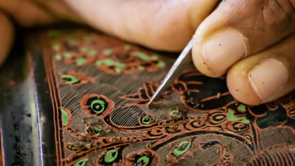 BAGAN, MYANMAR - 10 JAN 2014: Etching with needle close up stage in traditional Burmese lacquerware handmade. Yun-de is lacquerware in Burmese, and the art is called Pan yun. — Stock Video